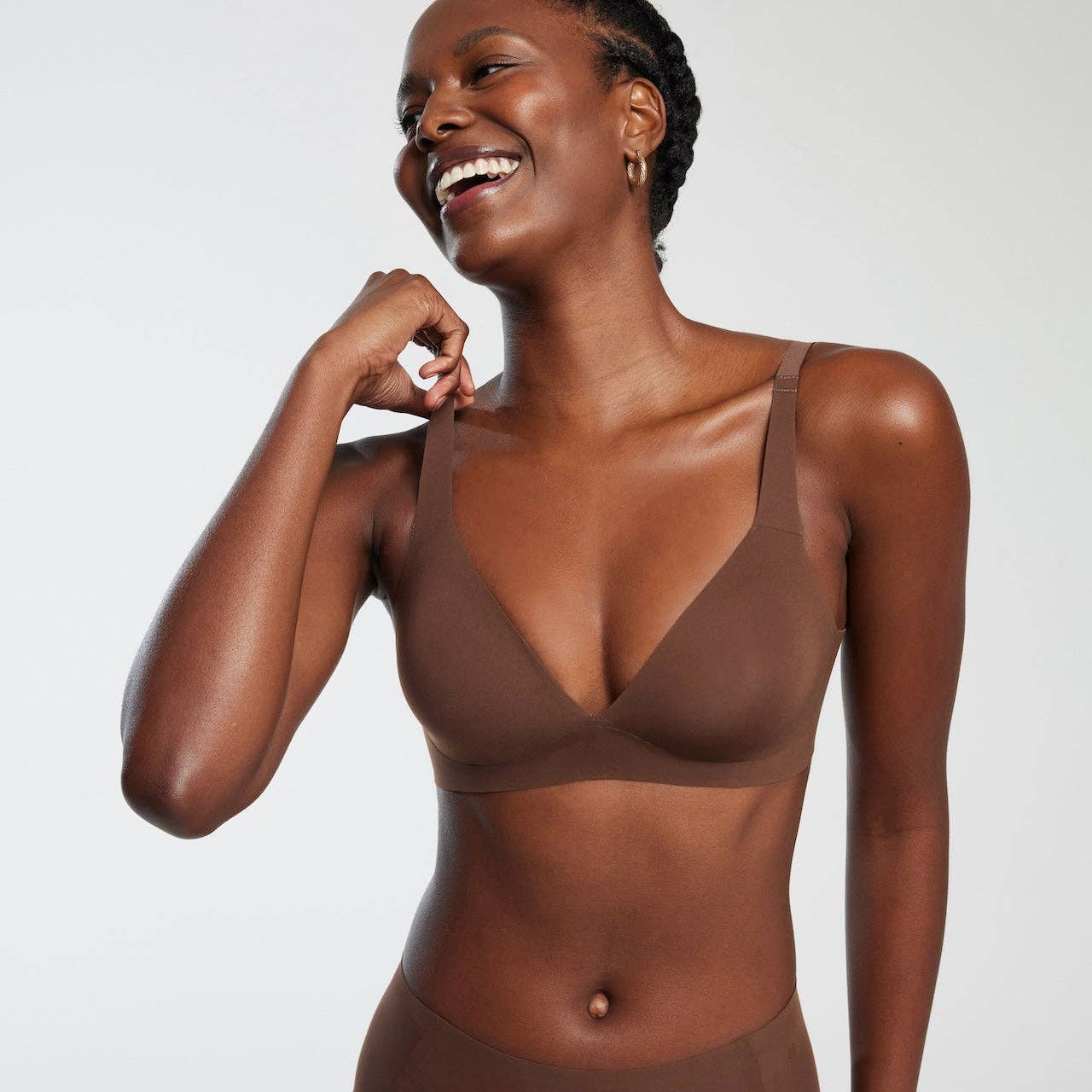 Starlette Plunge Bra showing deep plunge neckline and seamless construction in color Umber