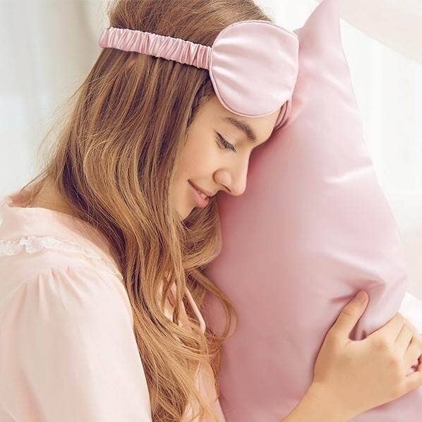 100% silk eyemask for sleep in a soft blush pink color
